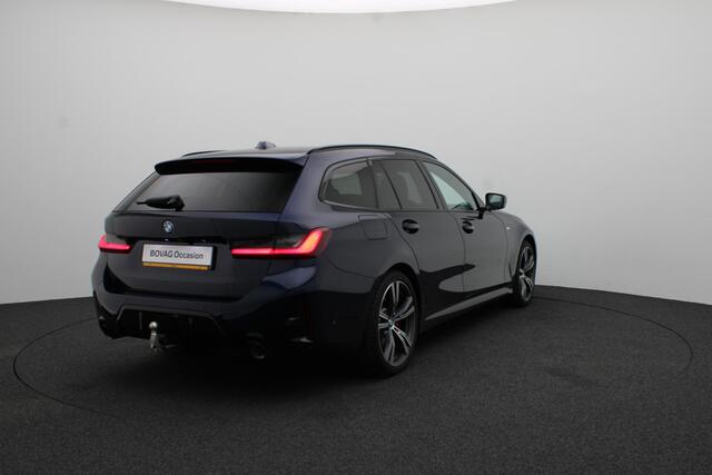 BMW 3-SERIE Touring 320e M Sportpakket Pro | Travel Pack | Innovation Pack | Comfort Pack | Trekhaak | Panoramadak | 19"