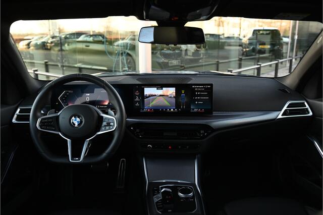 BMW 3-SERIE 330i xDrive M Sport Automaat / Schuif-kanteldak / Trekhaak / Achteruitrijcamera / Sportstoelen / Comfort Access / Adaptieve LED / Stoelverwarming