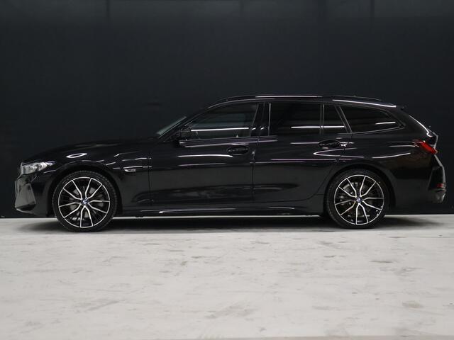 BMW 3-SERIE Touring 320e Sport NW TYPE [TREKHAAK INKLAPBAAR, MEMORY SEATS, APPLE CARPLAY, ANDROID, LEDVERLICHTING, CAMERA, STOELVERWARMING, VOL LEDER, CRUISE, CLIMATE, NIEUWSTAAT]