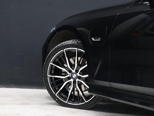 BMW 3-SERIE Touring 320e Sport NW TYPE [TREKHAAK INKLAPBAAR, MEMORY SEATS, APPLE CARPLAY, ANDROID, LEDVERLICHTING, CAMERA, STOELVERWARMING, VOL LEDER, CRUISE, CLIMATE, NIEUWSTAAT]