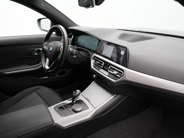 BMW 3-SERIE Touring 320e Advantage Plug In Hybrid 204pk Dealer O.H. PHEV | Head Up | Cruise Control | Apple Carplay | Navigatie | Virtual | DAB | 17" L.M |