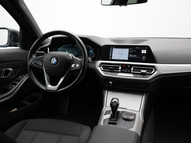 BMW 3-SERIE Touring 320e Advantage Plug In Hybrid 204pk Dealer O.H. PHEV | Head Up | Cruise Control | Apple Carplay | Navigatie | Virtual | DAB | 17" L.M |