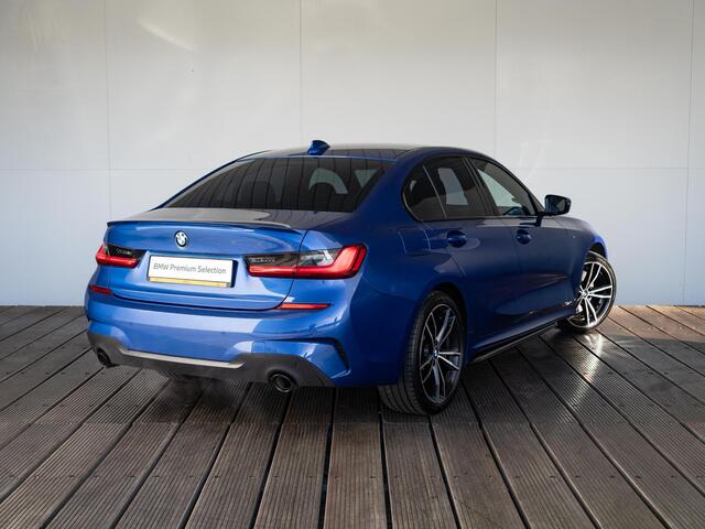 BMW 3-SERIE Sedan 330e | High Executive | M Sport | Stoelverwarming | Harman Kardon | LED | Cruise Control | 19''