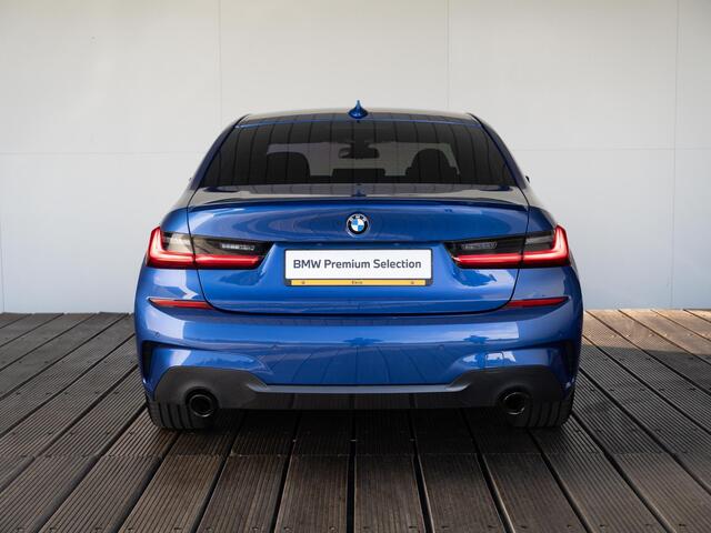 BMW 3-SERIE Sedan 330e | High Executive | M Sport | Stoelverwarming | Harman Kardon | LED | Cruise Control | 19''