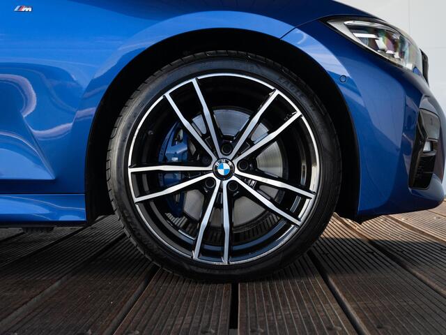 BMW 3-SERIE Sedan 330e | High Executive | M Sport | Stoelverwarming | Harman Kardon | LED | Cruise Control | 19''