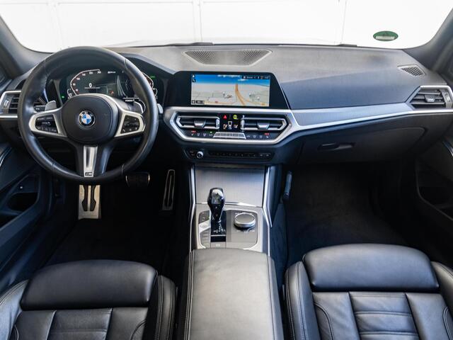 BMW 3-SERIE Sedan 330e | High Executive | M Sport | Stoelverwarming | Harman Kardon | LED | Cruise Control | 19''