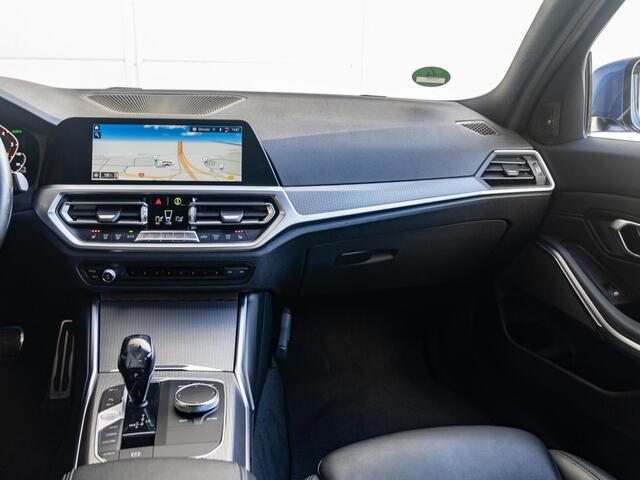 BMW 3-SERIE Sedan 330e | High Executive | M Sport | Stoelverwarming | Harman Kardon | LED | Cruise Control | 19''