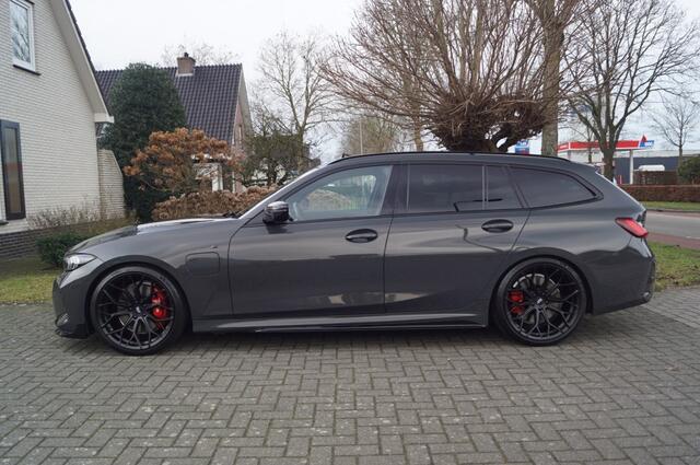 BMW 3-SERIE 330e M Sport (292pk) M340i Look/HUD/Panodak/Wheelforce/VOL!