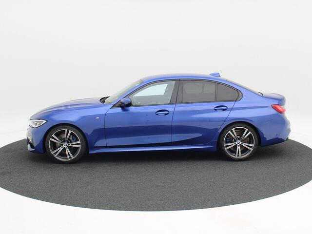 BMW 3-SERIE 330i Executive Edition 259 Pk Automaat | M-Pakket | Leder/Alcantara | Camera | Navigatie| Trekhaak | Privacy Glass | 19 Inch