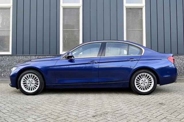 BMW 3-SERIE 318i Luxury Edition Rijklaarprijs-Garantie Navigatie Leder Sport interieur Led Camera Airco