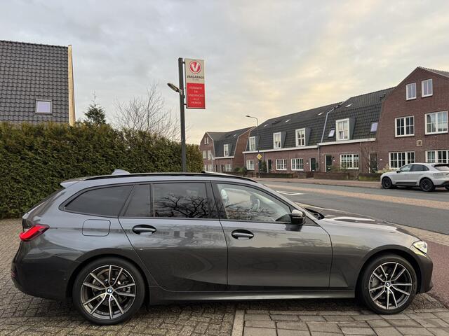 BMW 3-SERIE Touring 330e xDrive High Executive, Pano | M-sport | H&K