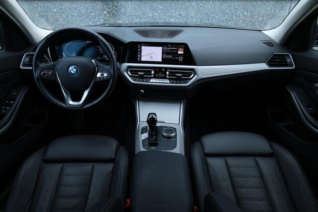 BMW 3-SERIE Touring 330e Business Edition Plus Individual / Leder / LED /
