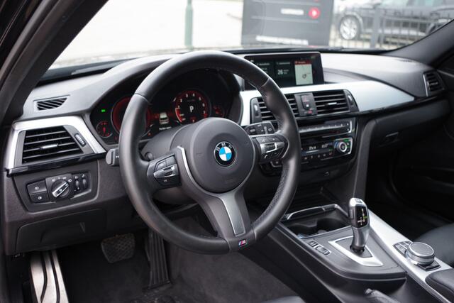 BMW 3-SERIE Touring 318i Automaat M-Sport Edition, Panoramdak, LED, Sportstoelen, Leder