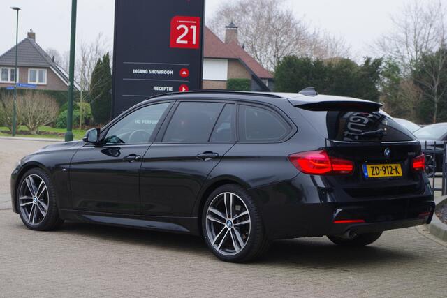 BMW 3-SERIE Touring 318i Automaat M-Sport Edition, Panoramdak, LED, Sportstoelen, Leder