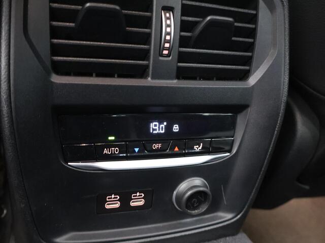 BMW 3-SERIE 320i Executive Edition Sport Line | Sportstoelen | Navigatie | PDC | Climate Control | Stoelverwarming | Apple CarPlay/Android Auto | BMW LED | DAB |