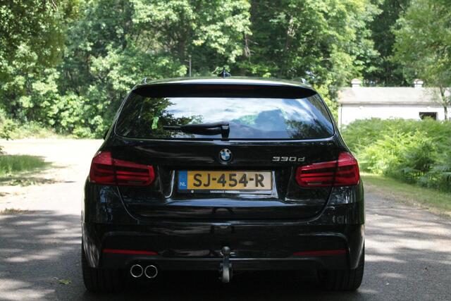 BMW 3-SERIE Touring 330D High Executive | Pano | Trekhaak | 360° camera