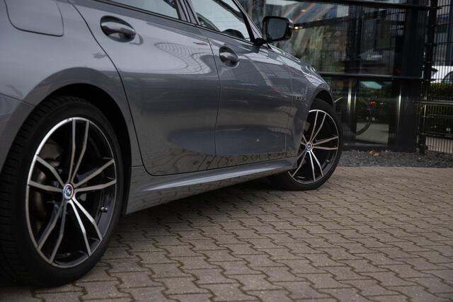 BMW 3-SERIE Touring 320e M-Sport , Cruise control, Navigatie, Sfeerverlichting,