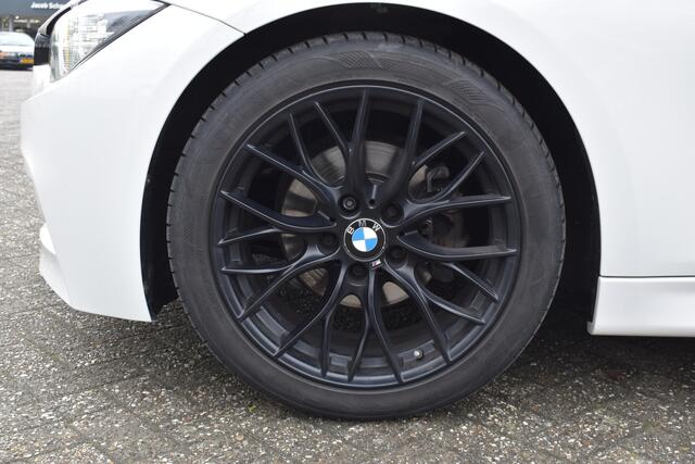 BMW 3-SERIE Touring 318i Edition Automaat M Sport Shadow Executive / Navigatie / Clima / Keyless / Trekhaak / 18"LM