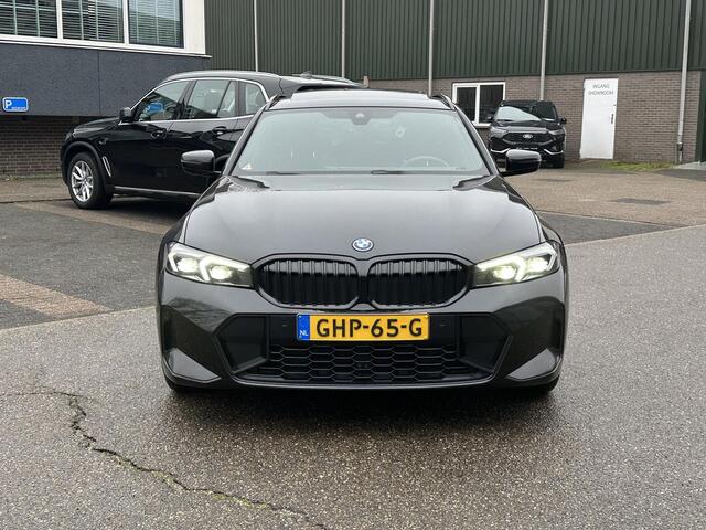 BMW 3-SERIE Touring 320e M-SPORT | FACELIFT| PANO|1.STE EIGENAAR, DEALER OH. | LEER | ELEK. TREKHAAK| FABRIEKSGARANTIE T/M 08 2027| LEER| STOELVERWARMING| 19 INCH! SUPER COMPLEET!