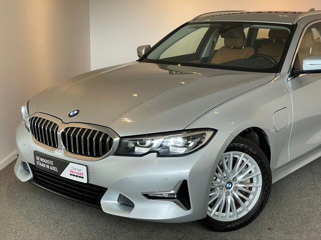 BMW 3-SERIE Touring 330e High Executive