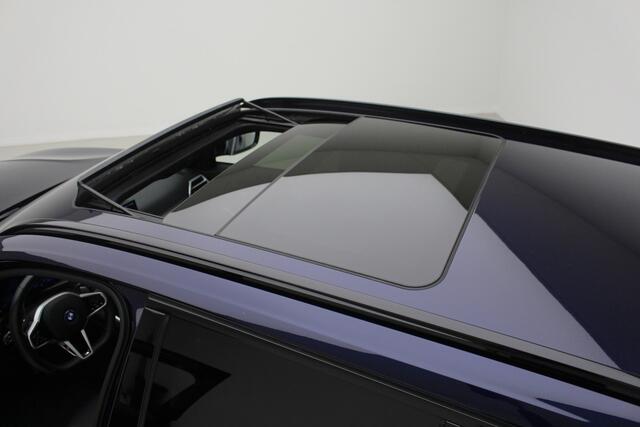 BMW 3-SERIE Touring 330e xDrive M-Sport Pro | 20" | Panorama | Memory | Leder | M-Sportstoelen | Verlaagd | M340i Look