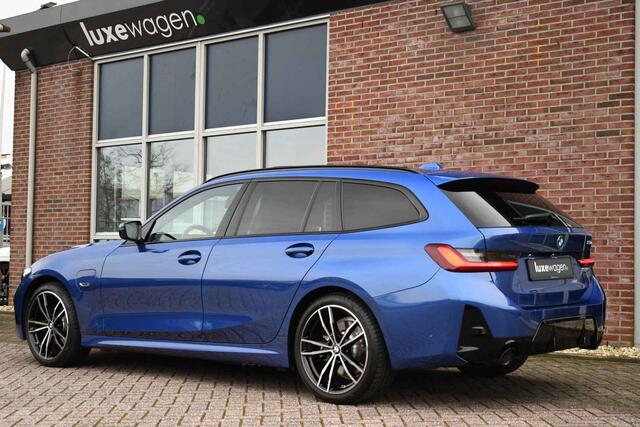 BMW 3-SERIE Touring 330e M-Sport Pano ACC Trekhaak HiFi 19inch