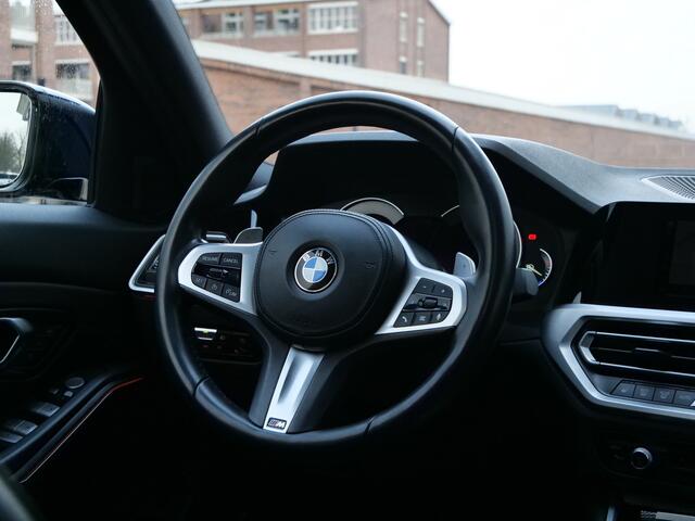 BMW 3-SERIE M340i xDrive High Executive 374 Pk Automaat Navigatie / Apple Carplay / Schuifdak / Stoelverwarming