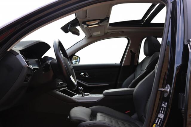 BMW 3-SERIE touring 330e Advantage Pano l Leder l Driver Assistance Pack l Stuur sto