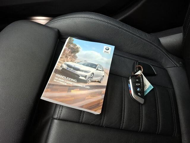 BMW 3-SERIE TOURING 330e M-SPORT I PLUG-IN HYBRID I LEDEREN BEKLEDING I 59.434KM
