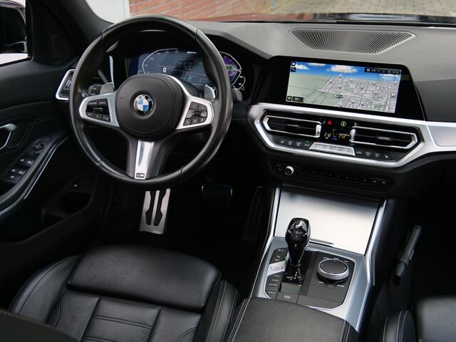 BMW 3-SERIE 320e Business Edition Plus 204 Pk Automaat Navi / M-pakket / Apple Carplay / Camera / Leer / Schuifdak