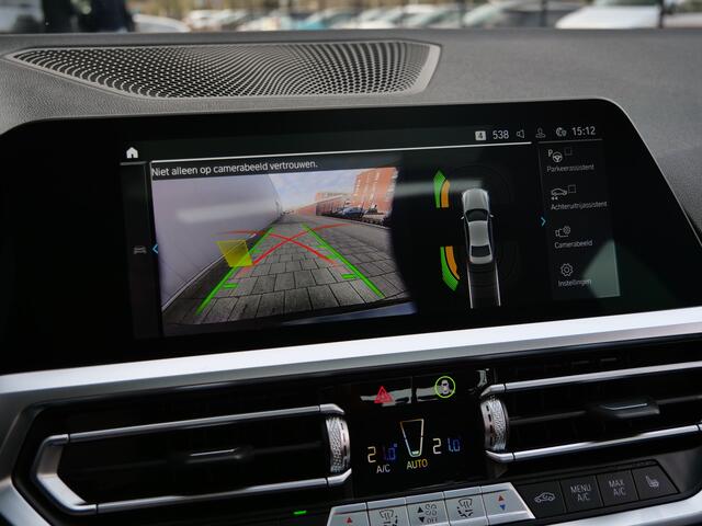 BMW 3-SERIE 320e Business Edition Plus 204 Pk Automaat Navi / M-pakket / Apple Carplay / Camera / Leer / Schuifdak