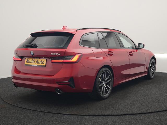 BMW 3-SERIE Touring 330e xDrive Plug In Hybrid 293pk Dealer O.H PHEV | Trekhaak Af Fabriek | Panodak | Adaptive Cruise | Camera | Verwarmde Stoelen | Hifi Sound | Blis | Keyless | Navigatie | Virtual | DAB | 18"L.M |