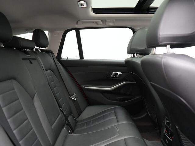BMW 3-SERIE Touring 330e xDrive Plug In Hybrid 293pk Dealer O.H PHEV | Trekhaak Af Fabriek | Panodak | Adaptive Cruise | Camera | Verwarmde Stoelen | Hifi Sound | Blis | Keyless | Navigatie | Virtual | DAB | 18"L.M |