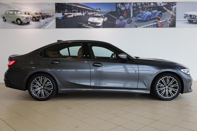 BMW 3-SERIE Sedan M340i xDrive | Sportstoelen | Adaptieve Cruise Controle | Achteruitrijcamera | M Sportremsysteem | Voorstoelen Verwarmd |