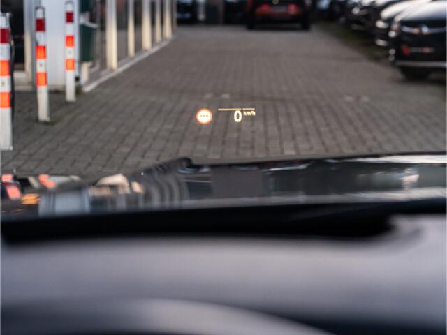 BMW 3-SERIE Touring 330e xDrive High Exe M-Sport PANO LASER HARMAN KARDON HUD TREKHAAK CAMERA 19 INCH BOMVOL!!