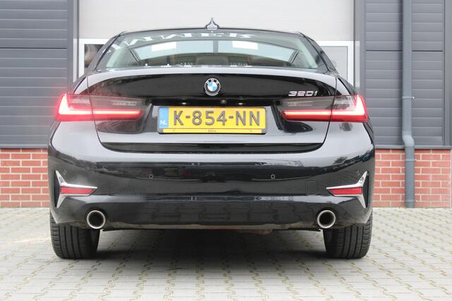 BMW 3-SERIE 320i High Executive - Leder - Stoelverwarming - Dealer onderhouden - Luxery line 18 Inch Lichtmetalen velgen
