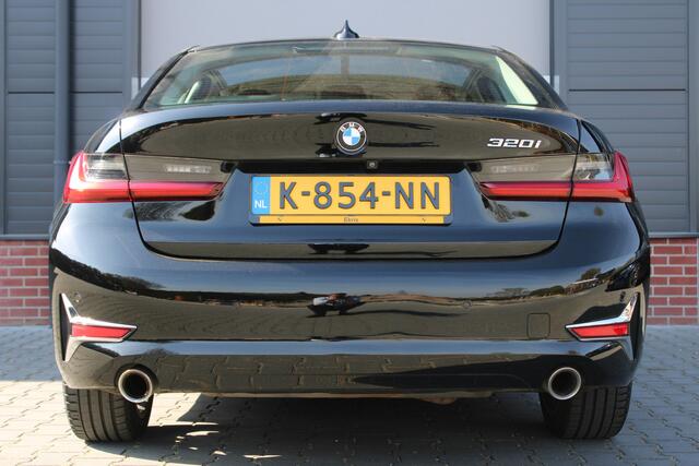 BMW 3-SERIE 320i High Executive - Leder - Stoelverwarming - Dealer onderhouden - Luxery line 18 Inch Lichtmetalen velgen