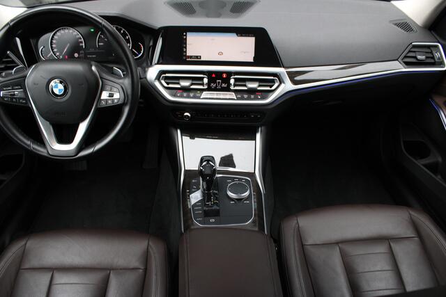 BMW 3-SERIE 320i High Executive - Leder - Stoelverwarming - Dealer onderhouden - Luxery line 18 Inch Lichtmetalen velgen