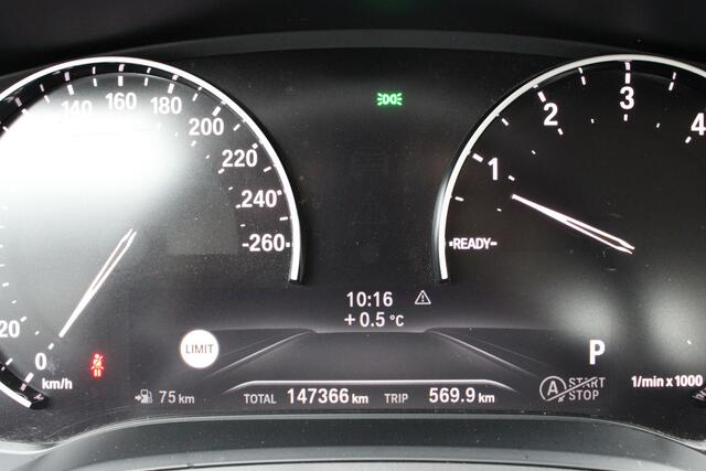 BMW 3-SERIE 320i High Executive - Leder - Stoelverwarming - Dealer onderhouden - Luxery line 18 Inch Lichtmetalen velgen