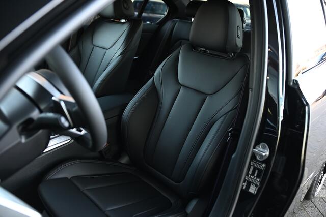 BMW 3-SERIE 318i M Sport Automaat / Trekhaak / Sportstoelen / Achteruitrijcamera / M Sportonderstel / Comfort Access / Stuurverwarming / Adaptieve LED / Harman Kardon / Widescreen Display