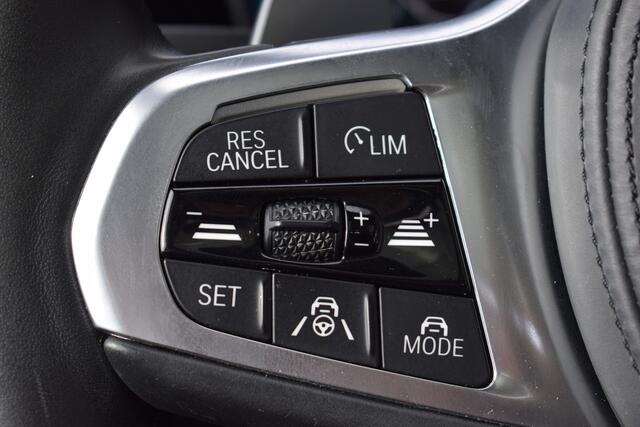 BMW 3-SERIE 330e High Executive M-Sport | Dakje | HUD | Trekhaak | Bomvol