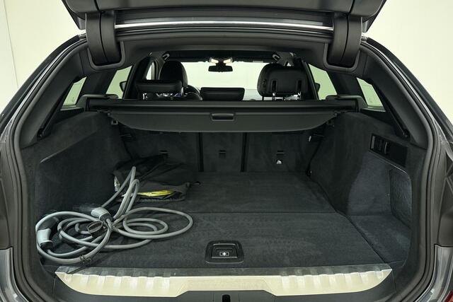 BMW 3-SERIE Touring 320e Business Edition Plus M Sport | Lederen bekleding | Electrische achterklep | Keyless start | Digitale cockpit | Navigatie | Stoelverwarming