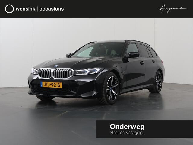 BMW 3-SERIE Touring 330e xDrive | M-Sport | Panoramadak | HUD | Curved Display | Ele.verstelbare stoelen + Geheugen | Camera | Apple CarPlay/Android Auto | Standkachel | Adaptieve Cruise Control | BMW LED |