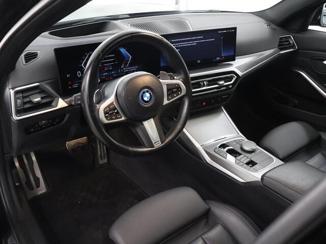 BMW 3-SERIE Touring 330e xDrive | M-Sport | Panoramadak | HUD | Curved Display | Ele.verstelbare stoelen + Geheugen | Camera | Apple CarPlay/Android Auto | Standkachel | Adaptieve Cruise Control | BMW LED |