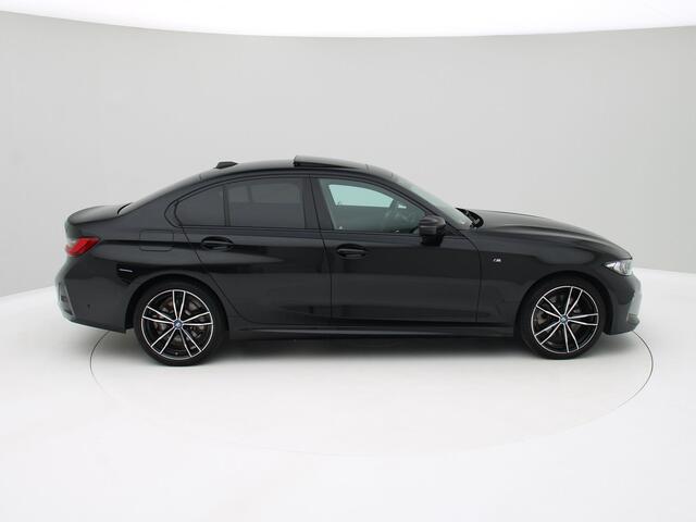 BMW 3-SERIE 320e Panorama / M-Sport Shadowline / Aerodyn.pakket / Elec.klep / Origineel NL