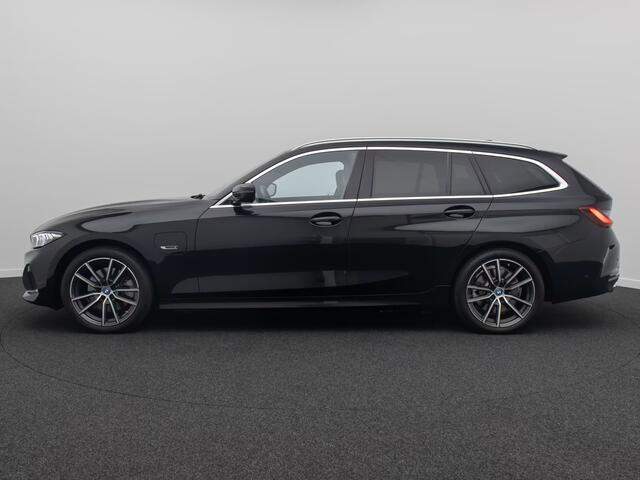 BMW 3-SERIE Touring 330e (215kW / 292pk) ** ADAPT. LED, BRUIN IND. LEDER, PANO, WIDESCR, MEMORY, TREKH, H&K ** 1e EIG - VOL. BMW ONDERH ** ** INFORMEER OOK NAAR ONZE AANTREKKELIJKE FINANCIAL-LEASE TARIEVEN **
