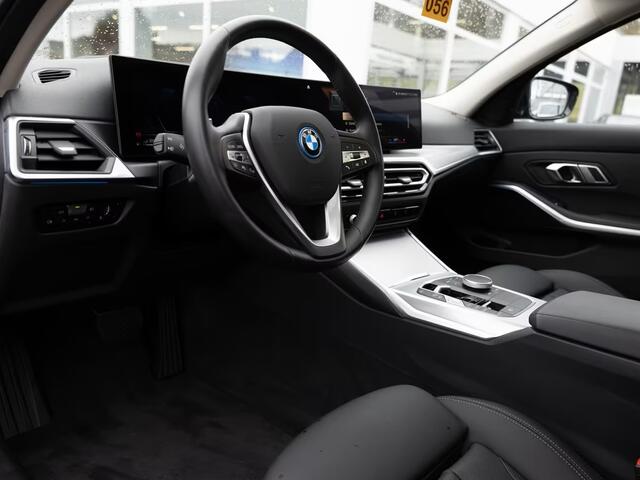 BMW 3-SERIE Touring 330e (215kW / 292pk) ** ADAPT. LED, ADAPT CRUISE, HuD, LEDER, WIDESCR, 19-inch LMV ** 1e EIG - UNFALLFREI ** ** INFORMEER OOK NAAR ONZE AANTREKKELIJKE FINANCIAL-LEASE TARIEVEN **