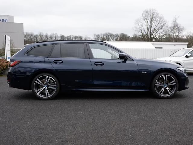 BMW 3-SERIE Touring 330e (215kW / 292pk) ** ADAPT. LED, ADAPT CRUISE, HuD, LEDER, WIDESCR, 19-inch LMV ** 1e EIG - UNFALLFREI ** ** INFORMEER OOK NAAR ONZE AANTREKKELIJKE FINANCIAL-LEASE TARIEVEN **