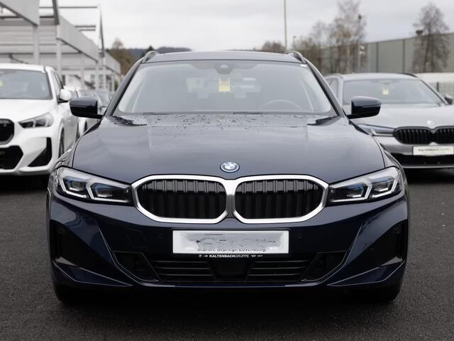 BMW 3-SERIE Touring 330e (215kW / 292pk) ** ADAPT. LED, ADAPT CRUISE, HuD, LEDER, WIDESCR, 19-inch LMV ** 1e EIG - UNFALLFREI ** ** INFORMEER OOK NAAR ONZE AANTREKKELIJKE FINANCIAL-LEASE TARIEVEN **