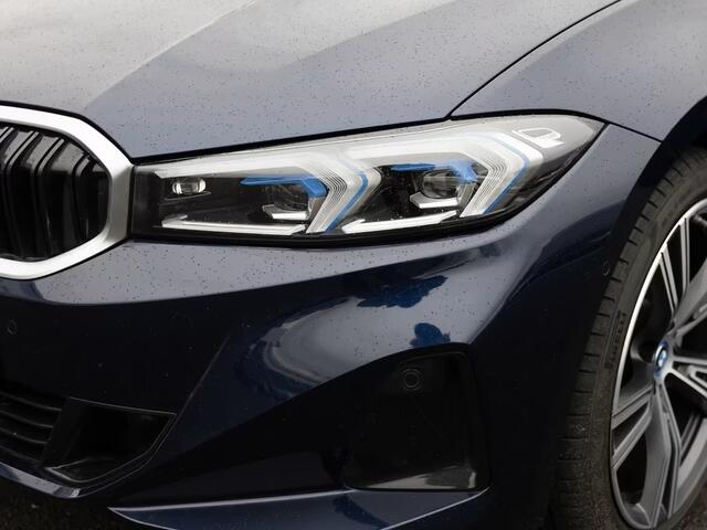 BMW 3-SERIE Touring 330e (215kW / 292pk) ** ADAPT. LED, ADAPT CRUISE, HuD, LEDER, WIDESCR, 19-inch LMV ** 1e EIG - UNFALLFREI ** ** INFORMEER OOK NAAR ONZE AANTREKKELIJKE FINANCIAL-LEASE TARIEVEN **